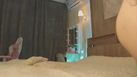 Snapshot of ivy_whyte chatting on 03-05-25, 06:01 Ivy online show from 03-05-25, 06:01