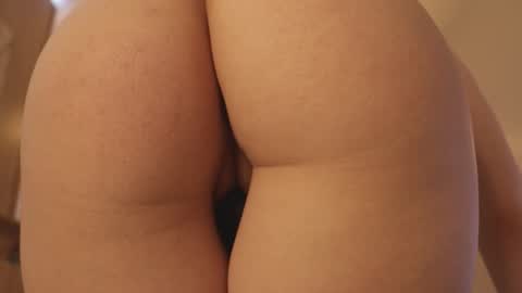 Snapshot of ivy_whyte chatting on 11-21-25, 04:38 Ivy online show from 11-21-25, 04:38