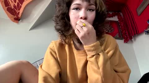 Snapshot of ivydevilll chatting on 05-26-26, 07:21 IVY DEVILL online show from 05-26-26, 07:21