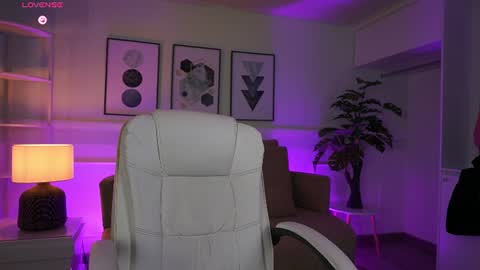 Ivy Grabes online show from 07-24-26, 11:41