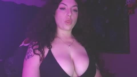 Snapshot of ivyy_sinss chatting on 02-21-26, 01:50 Amiee online show from 02-21-26, 01:50