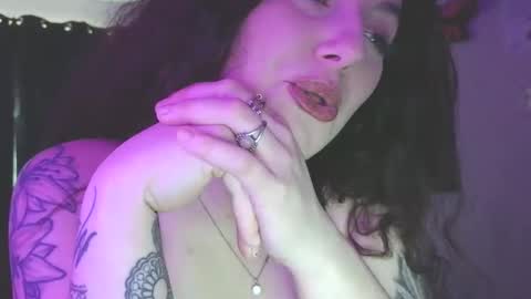 Snapshot of ivyy_sinss chatting on 02-28-26, 05:47 Amiee online show from 02-28-26, 05:47