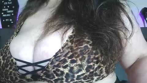 Gwen LaCourt online show from 11-18-25, 12:20