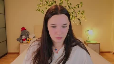 Snapshot of iwi_wi_wi chatting on 05-25-26, 11:22 Daisy online show from 05-25-26, 11:22