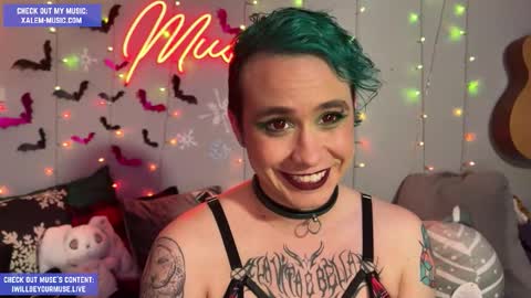 Snapshot of iwillbeyourmuse chatting on 12-05-25, 12:30 Muse hethey online show from 12-05-25, 12:30