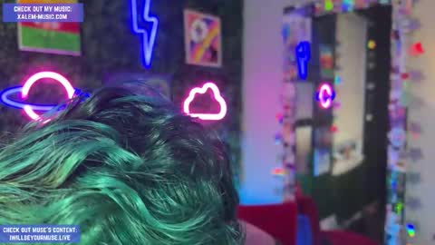 Snapshot of iwillbeyourmuse chatting on 01-11-26, 10:59 Muse hethey online show from 01-11-26, 10:59