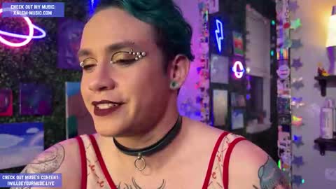 Snapshot of iwillbeyourmuse chatting on 02-07-26, 12:47 Muse hethey online show from 02-07-26, 12:47