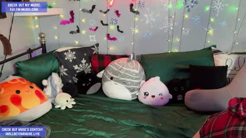 Snapshot of iwillbeyourmuse chatting on 03-01-26, 12:12 Muse hethey online show from 03-01-26, 12:12