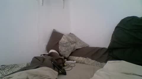 Snapshot of iyoperro chatting on 10-09-25, 10:24 Casandro online show from 10-09-25, 10:24