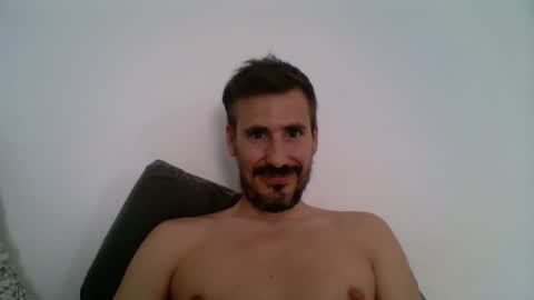 Snapshot of iyoperro chatting on 10-12-25, 11:42 Casandro online show from 10-12-25, 11:42