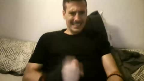 Snapshot of iyoperro chatting on 10-20-25, 02:23 Casandro online show from 10-20-25, 02:23