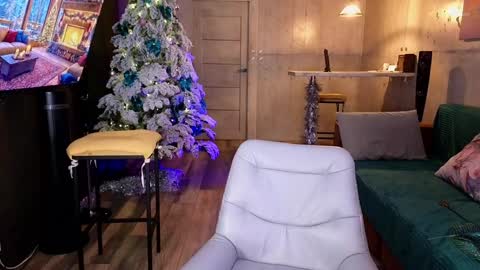 Snapshot of izi_fox chatting on 12-14-24, 09:24 izi online show from 12-14-24, 09:24