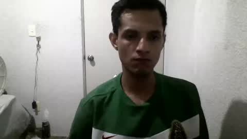 Snapshot of izmaelr chatting on 04-09-26, 08:42 Jonathan online show from 04-09-26, 08:42