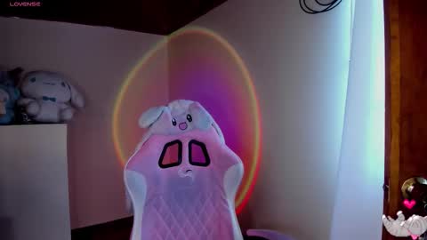 Snapshot of izumi_it0 chatting on 02-19-26, 08:05 Hi dont forget to follow me on Instagram so you can hear from me when Im not online. online show from 02-19-26, 08:05