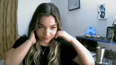 izzy_32 online show from 04-14-26, 06:19