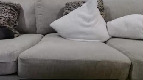 Snapshot of j335129 chatting on 12-21-25, 01:40 James online show from 12-21-25, 01:40