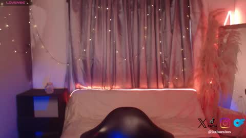 Snapshot of j_a_x_x_x_o_n chatting on 01-16-26, 12:09 Hey im Jaxxxon check my info online show from 01-16-26, 12:09