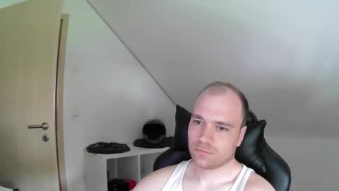 Snapshot of j_german783377 chatting on 04-19-26, 10:03 here4y online show from 04-19-26, 10:03