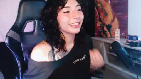 Snapshot of jaadee18 chatting on 07-16-26, 01:33 jade 18 online show from 07-16-26, 01:33