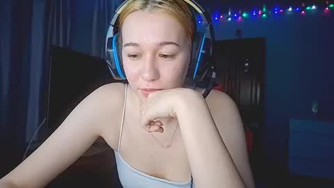 Snapshot of jacelyngarcea chatting on 10-17-25, 01:03 Lilo online show from 10-17-25, 01:03