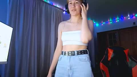 Snapshot of jacelyngarcea chatting on 10-20-25, 01:11 Lilo online show from 10-20-25, 01:11