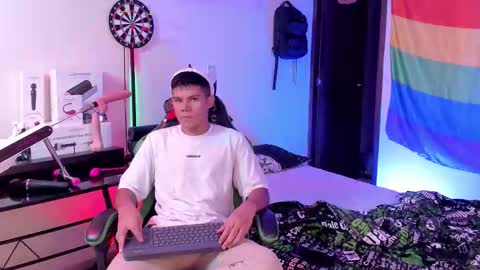 Snapshot of jack_castell chatting on 12-16-25, 11:04 JACK CASTELL online show from 12-16-25, 11:04