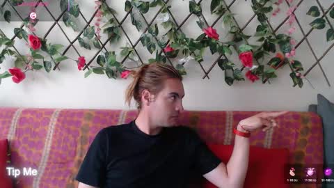 Snapshot of jack_emily11 chatting on 12-18-25, 04:02 Jack and Emily online show from 12-18-25, 04:02