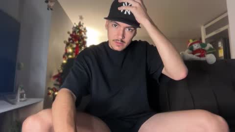 Snapshot of jack_norizz chatting on 12-05-25, 09:51 INDEPENDENT MODEL online show from 12-05-25, 09:51