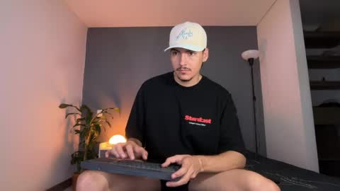 INDEPENDENT MODEL online show from 05-11-26, 10:32