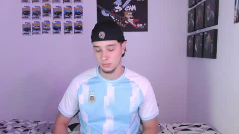 Snapshot of jack_walker190 chatting on 05-07-26, 01:00 J online show from 05-07-26, 01:00