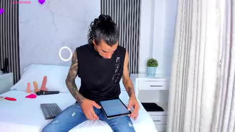 Snapshot of jackandrosse_ chatting on 06-15-26, 01:24 Jack Rosse online show from 06-15-26, 01:24