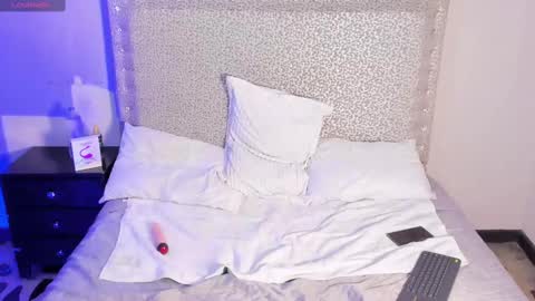 Jack White online show from 02-10-25, 04:08