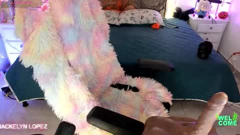 Snapshot of jackelyn_lopezz chatting on 10-28-25, 11:29 Jacky online show from 10-28-25, 11:29