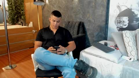 Snapshot of jacksonbell9 chatting on 01-27-25, 04:22 Jackson Bell online show from 01-27-25, 04:22