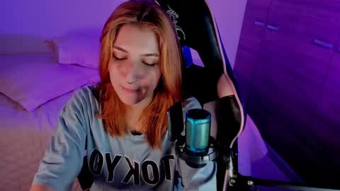 Snapshot of jacky_croft chatting on 12-21-24, 04:41 Linda Sofia help me get to 100 thumbs up online show from 12-21-24, 04:41