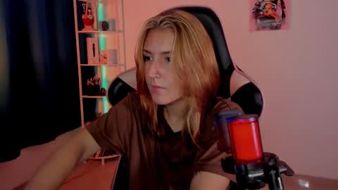 Snapshot of jacky_croft chatting on 01-11-25, 04:38 Linda Sofia help me get to 100 thumbs up online show from 01-11-25, 04:38