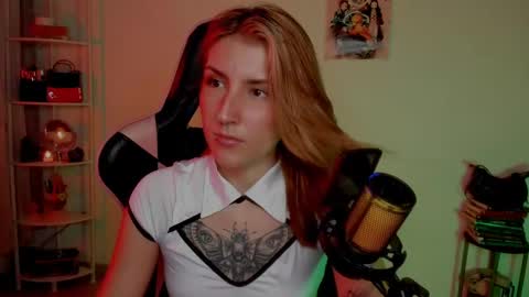 Snapshot of jacky_croft chatting on 02-07-25, 06:24 Linda Sofia help me get to 100 thumbs up online show from 02-07-25, 06:24