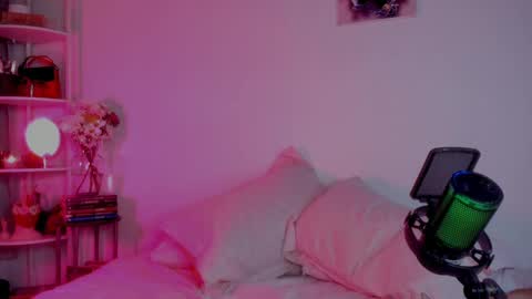 Snapshot of jacky_croft chatting on 02-23-25, 04:28 Linda Sofia help me get to 100 thumbs up online show from 02-23-25, 04:28