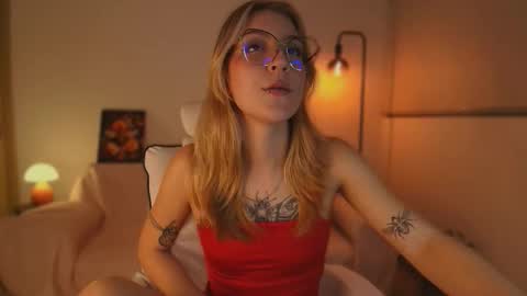 Snapshot of jacky_croft chatting on 10-12-25, 05:06 Linda Sofia help me get to 100 thumbs up online show from 10-12-25, 05:06