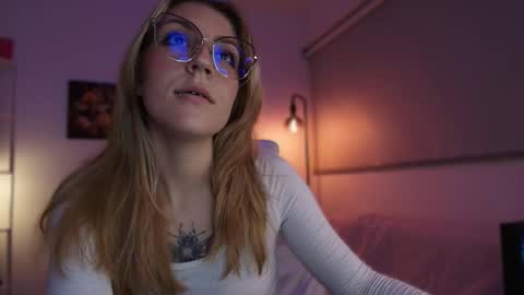 Snapshot of jacky_croft chatting on 11-10-25, 04:00 Linda Sofia help me get to 100 thumbs up online show from 11-10-25, 04:00