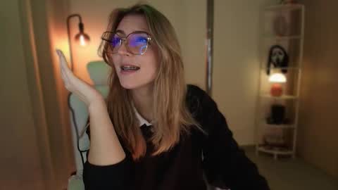 Snapshot of jacky_croft chatting on 12-01-25, 04:06 Linda Sofia help me get to 100 thumbs up online show from 12-01-25, 04:06