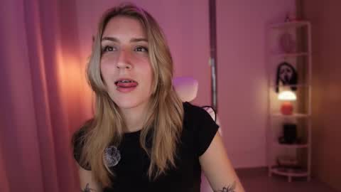 Snapshot of jacky_croft chatting on 12-03-25, 04:31 Linda Sofia help me get to 100 thumbs up online show from 12-03-25, 04:31