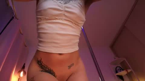 Snapshot of jacky_croft chatting on 12-19-25, 03:46 Linda Sofia help me get to 100 thumbs up online show from 12-19-25, 03:46