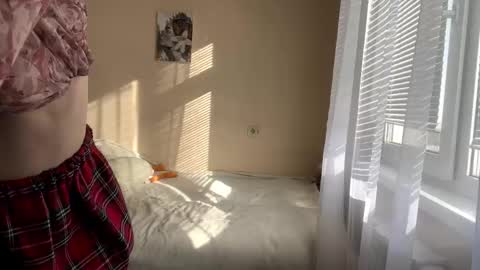 Snapshot of jaclynmalcolm chatting on 03-11-26, 06:19 Lillian online show from 03-11-26, 06:19