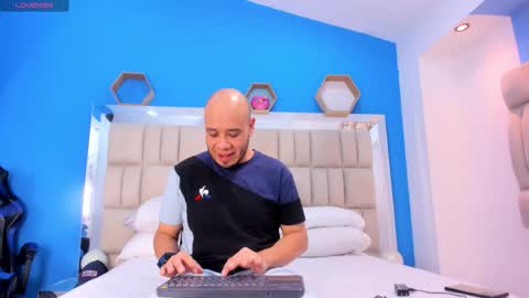 jacob_garcia_ online show from 11-20-25, 07:24