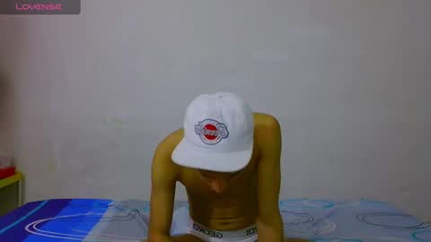 Snapshot of jacob_wolf_xxx chatting on 04-11-26, 01:21 jacob online show from 04-11-26, 01:21