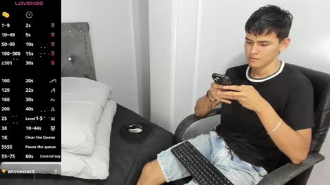 Snapshot of jacobb_lee chatting on 12-11-24, 07:36 Jacob Lee online show from 12-11-24, 07:36