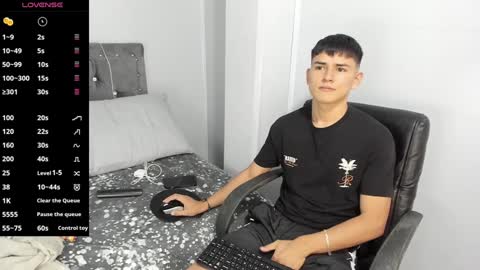 Snapshot of jacobb_lee chatting on 12-24-24, 06:28 Jacob Lee online show from 12-24-24, 06:28