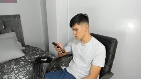 Snapshot of jacobb_lee chatting on 12-27-24, 07:46 Jacob Lee online show from 12-27-24, 07:46
