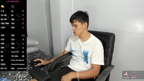 Snapshot of jacobb_lee chatting on 01-13-25, 08:04 Jacob Lee online show from 01-13-25, 08:04